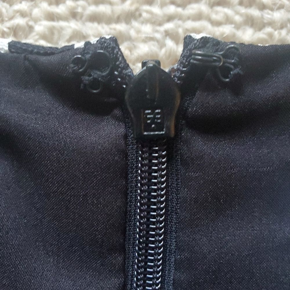 Kasper Black and Ivory Sleeveless Dress - Picture 4 of 5